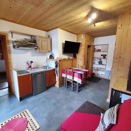 Chaleureux 2 pièces avec terrasse à Séez Esterno foto